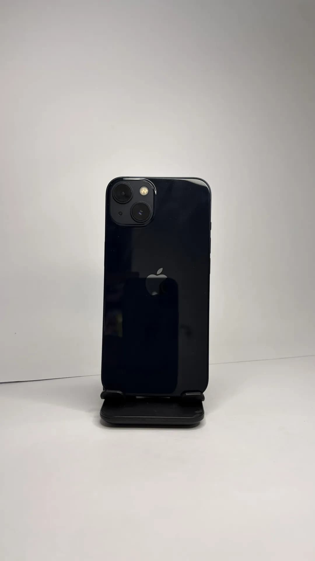 Pre-Owned Apple iPhone 13 128 Black — view 1